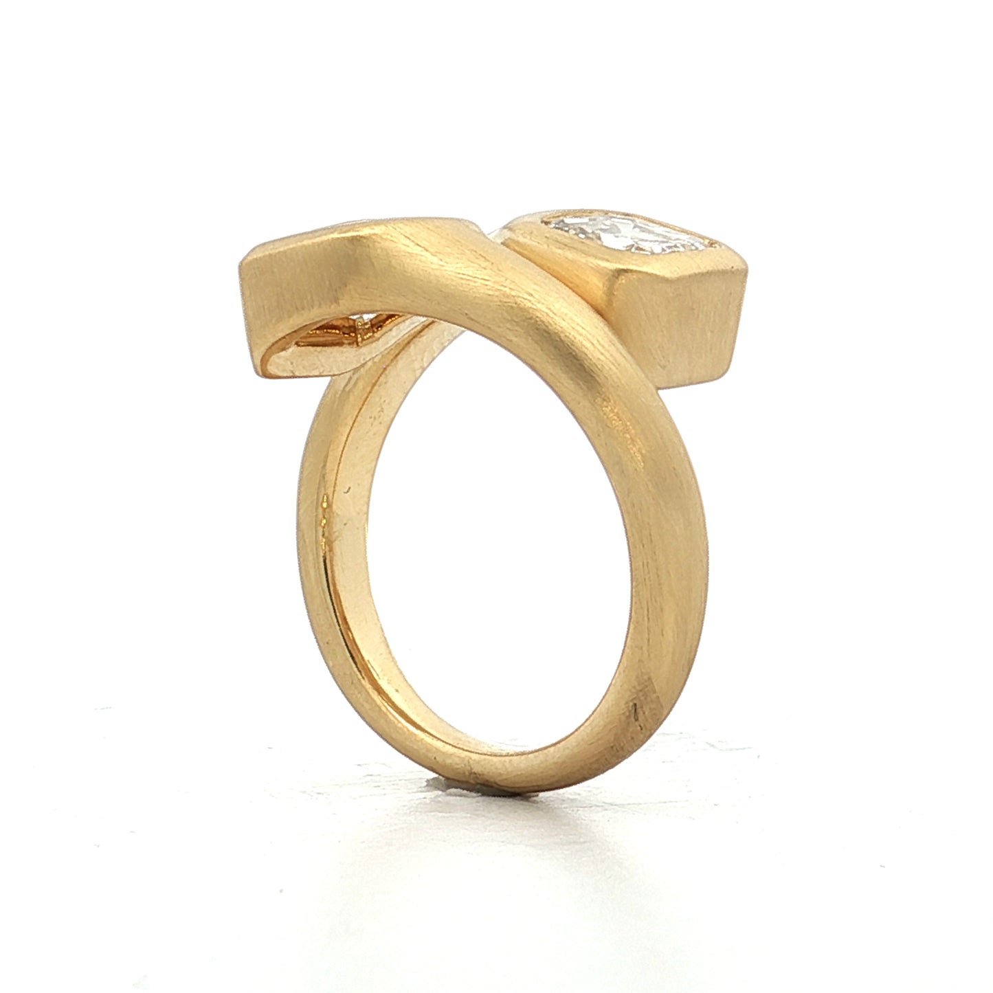 2 Carat Asscher Cut Diamond Passby Ring in 18k