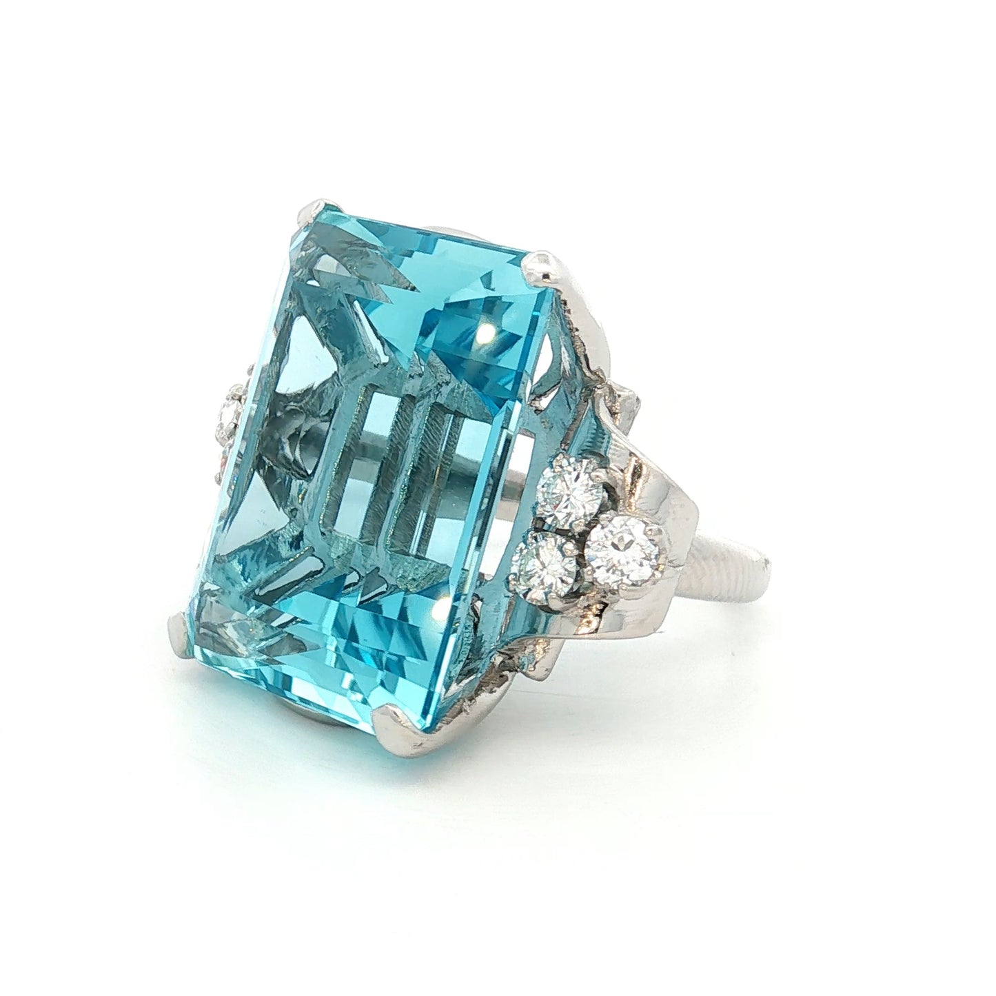44.58 Vintage Mid-Century Aquamarine Cocktail Ring Platinum