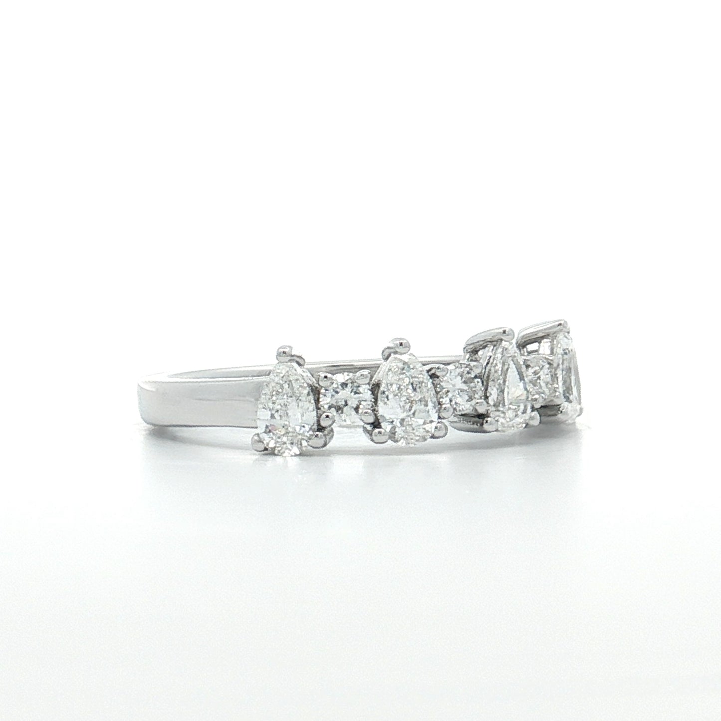 .86 Pear & Round Diamond Wedding Band 18k