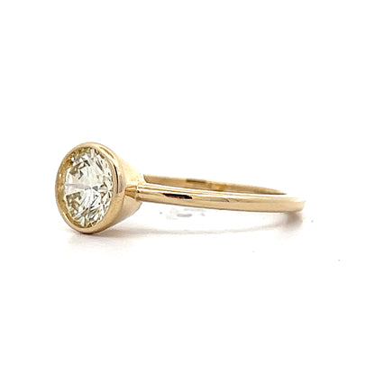 1.02 Round Brilliant Solitaire Engagement Ring in Yellow Gold