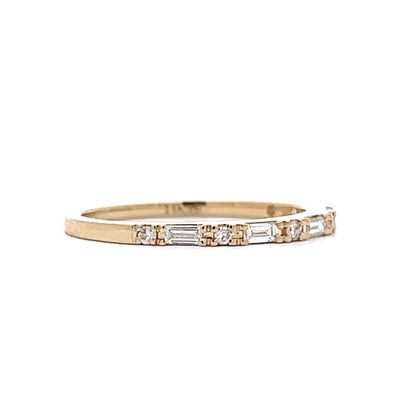 Baguette & Round Brilliant Diamond Wedding Band in 14k Yellow Gold