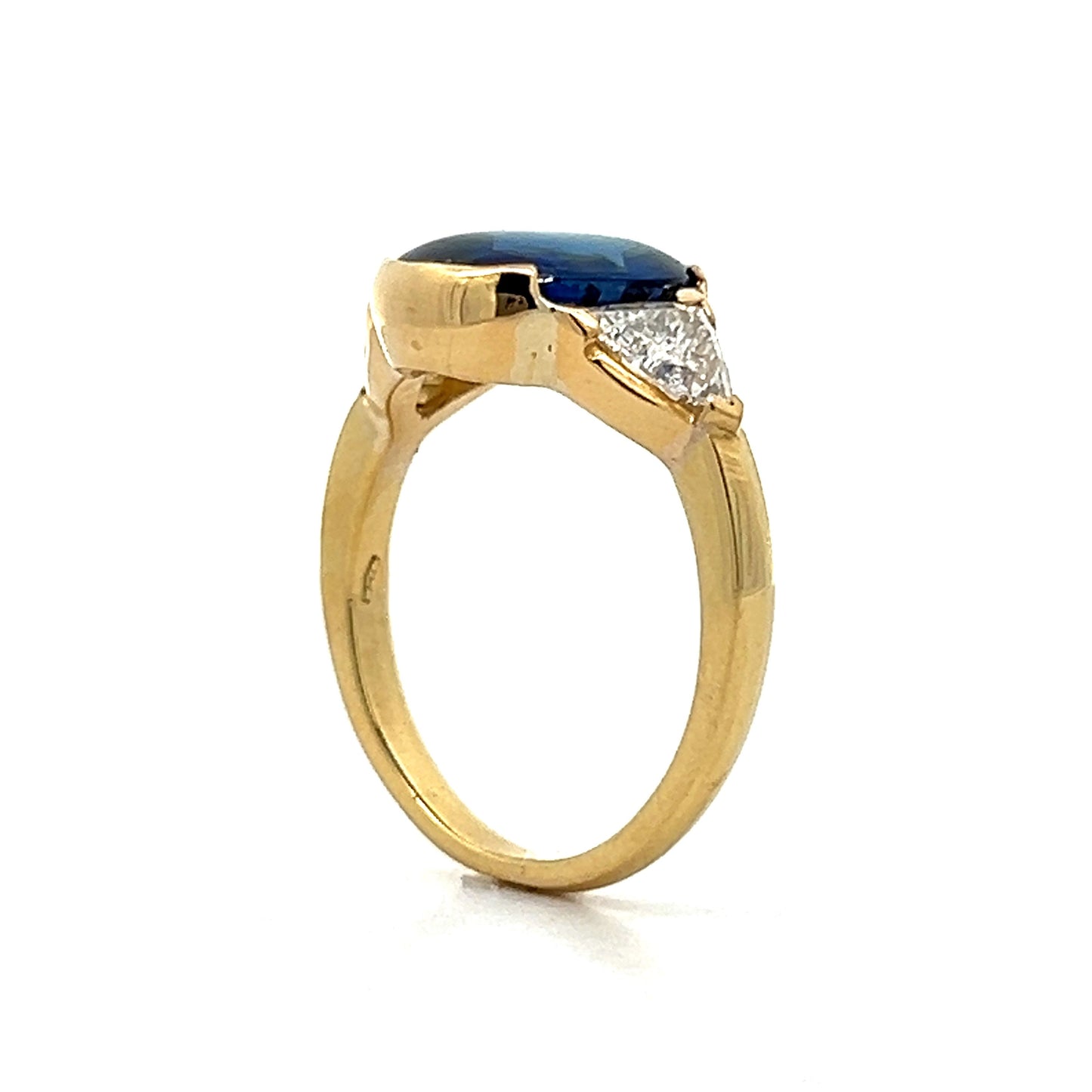 4.30 Cabochon Sapphire Ring in 18k Yellow Gold