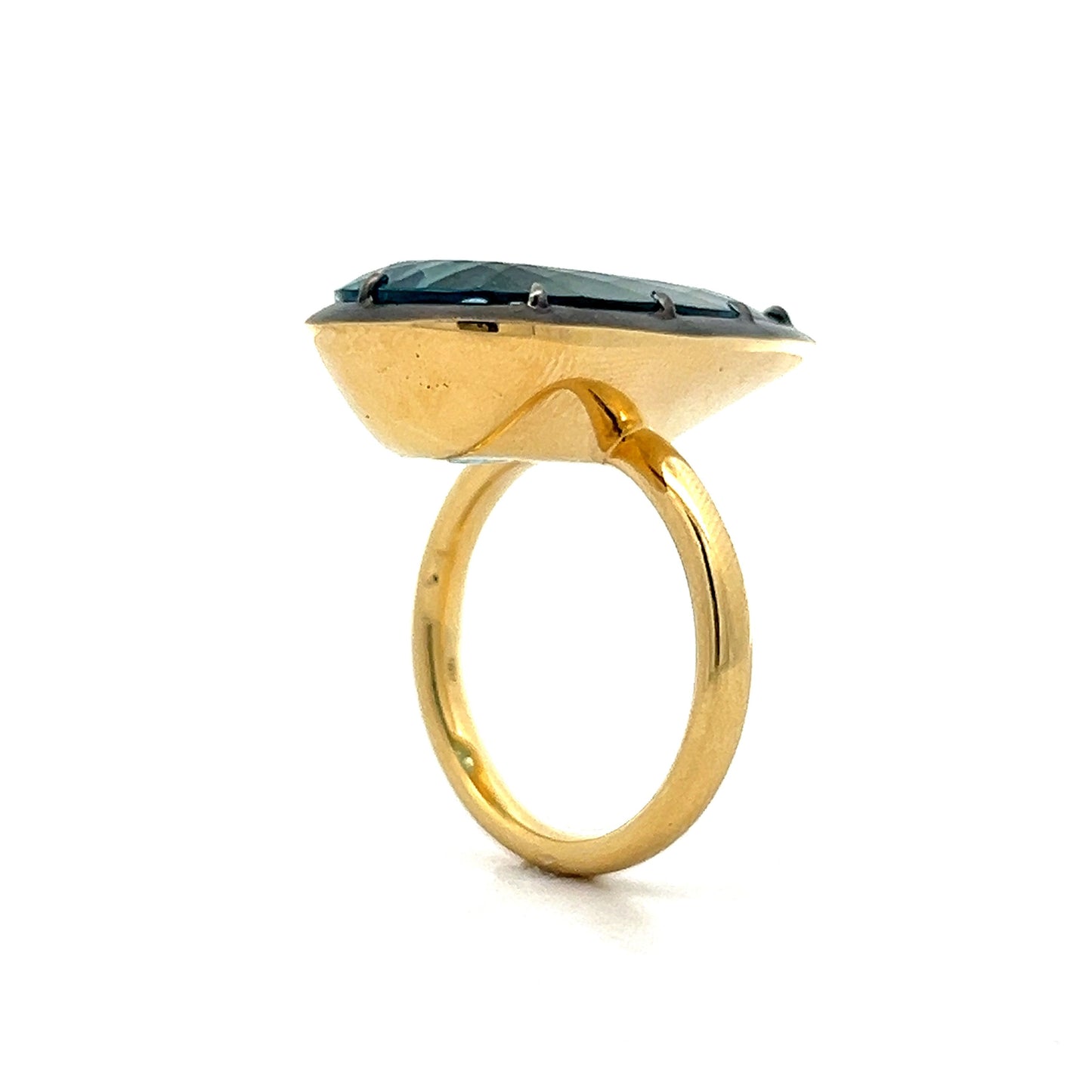 12.94 Vibrant Pear Aquamarine Statement Ring