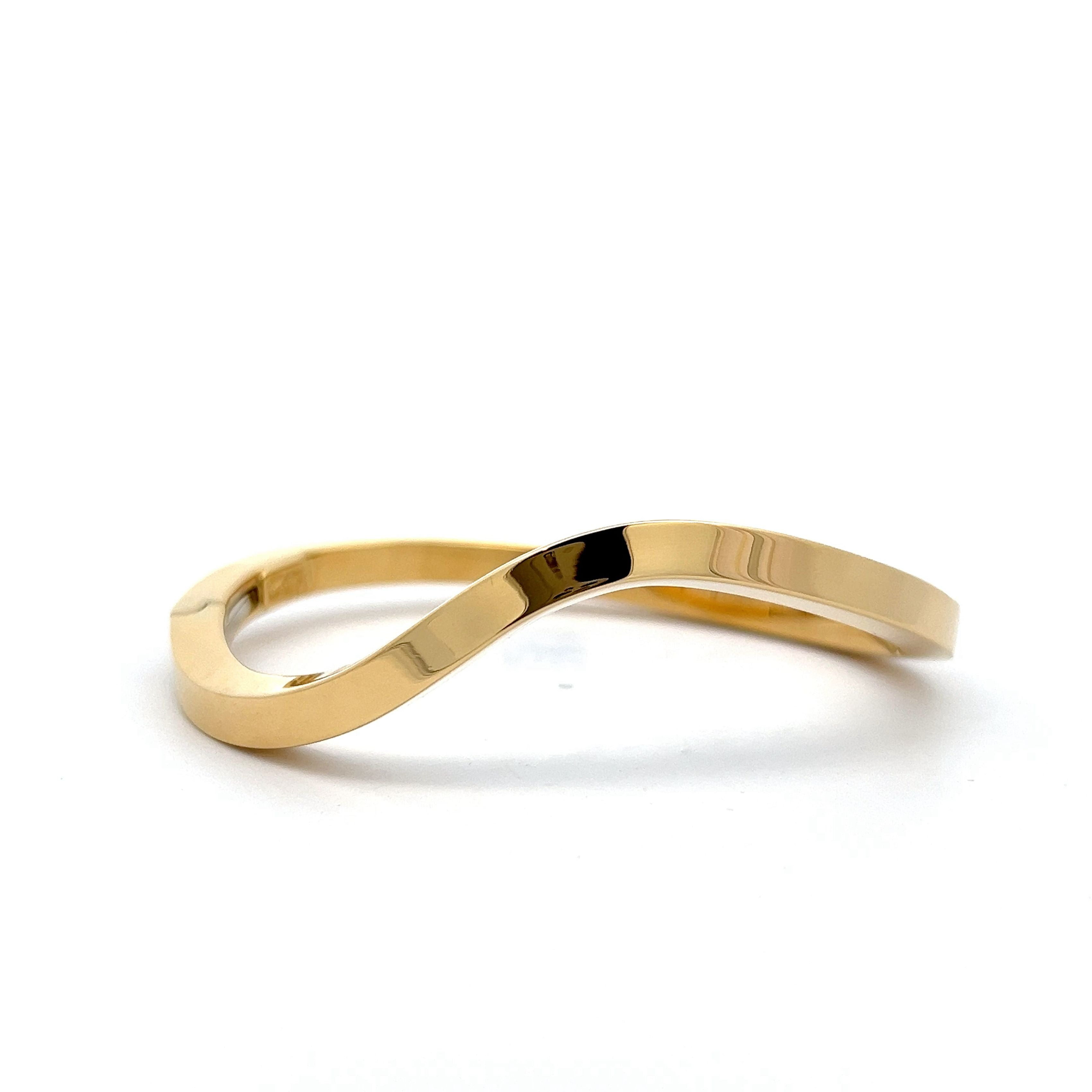 Wavey Bangle Bracelet in 18k Yellow Gold – Filigree Jewelers