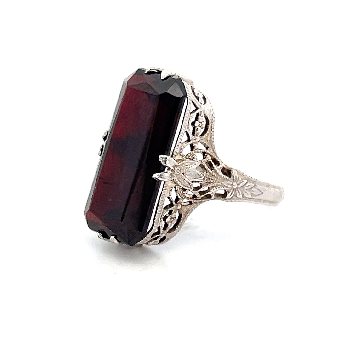 21.73 Vintage Art Deco Garnet Ring in 14k White Gold