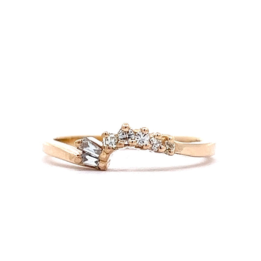 Baguette & Round Brilliant Diamond Contour Wedding Band in 14k Yellow Gold