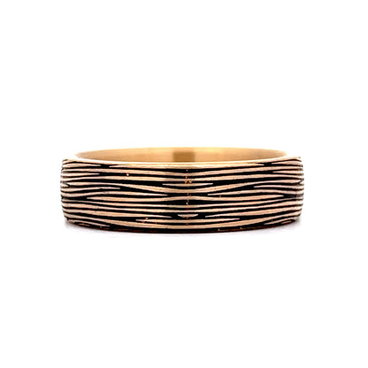 Benchmark Men's Wood Grain Tantalum Wedding Band in Yellow Gold