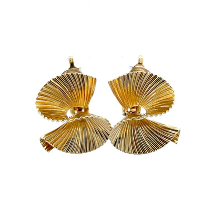 Vintage Retro Fluted Swirl Stud Earrings in 14k