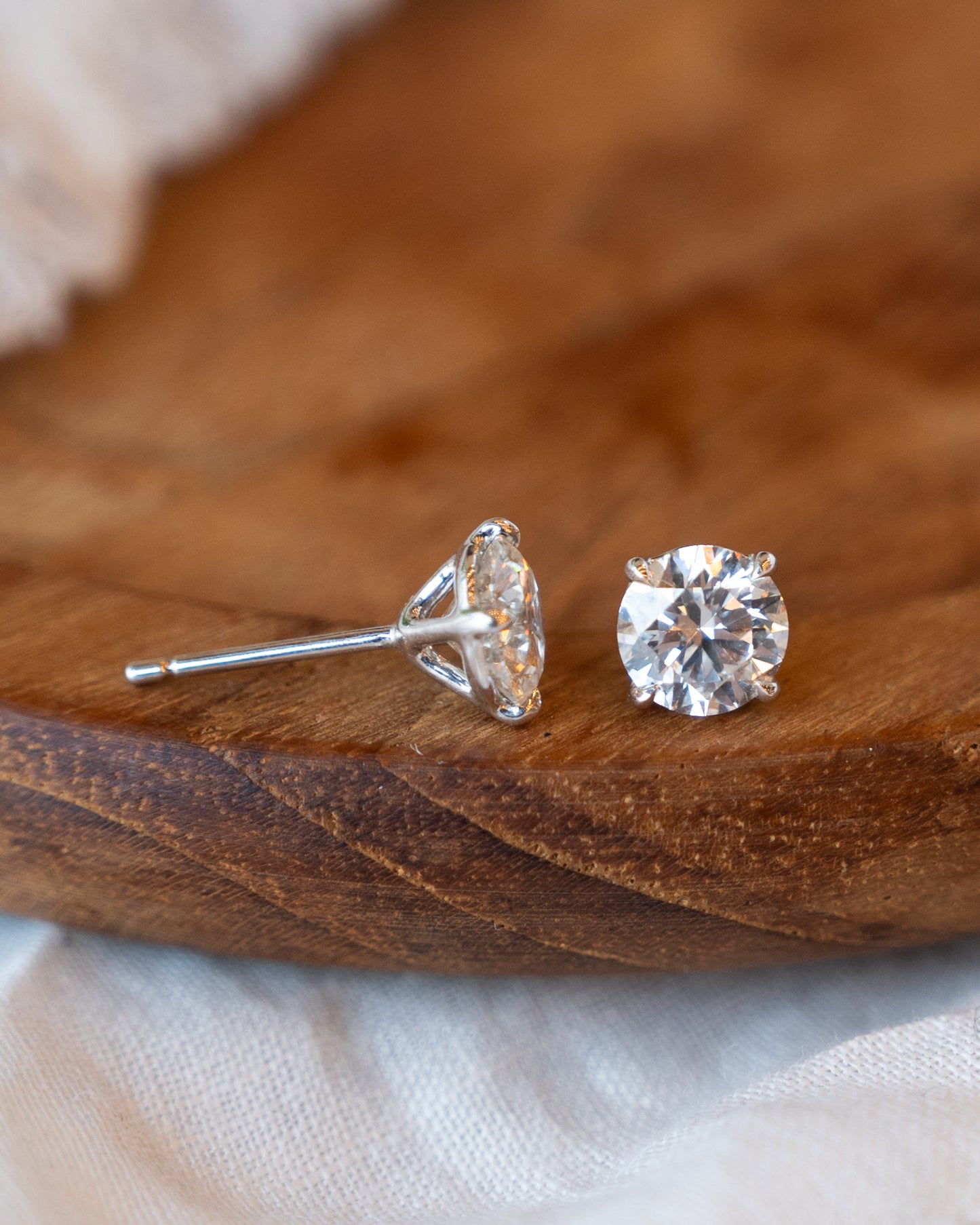 2.00 Diamond Stud Earrings 18k White Gold