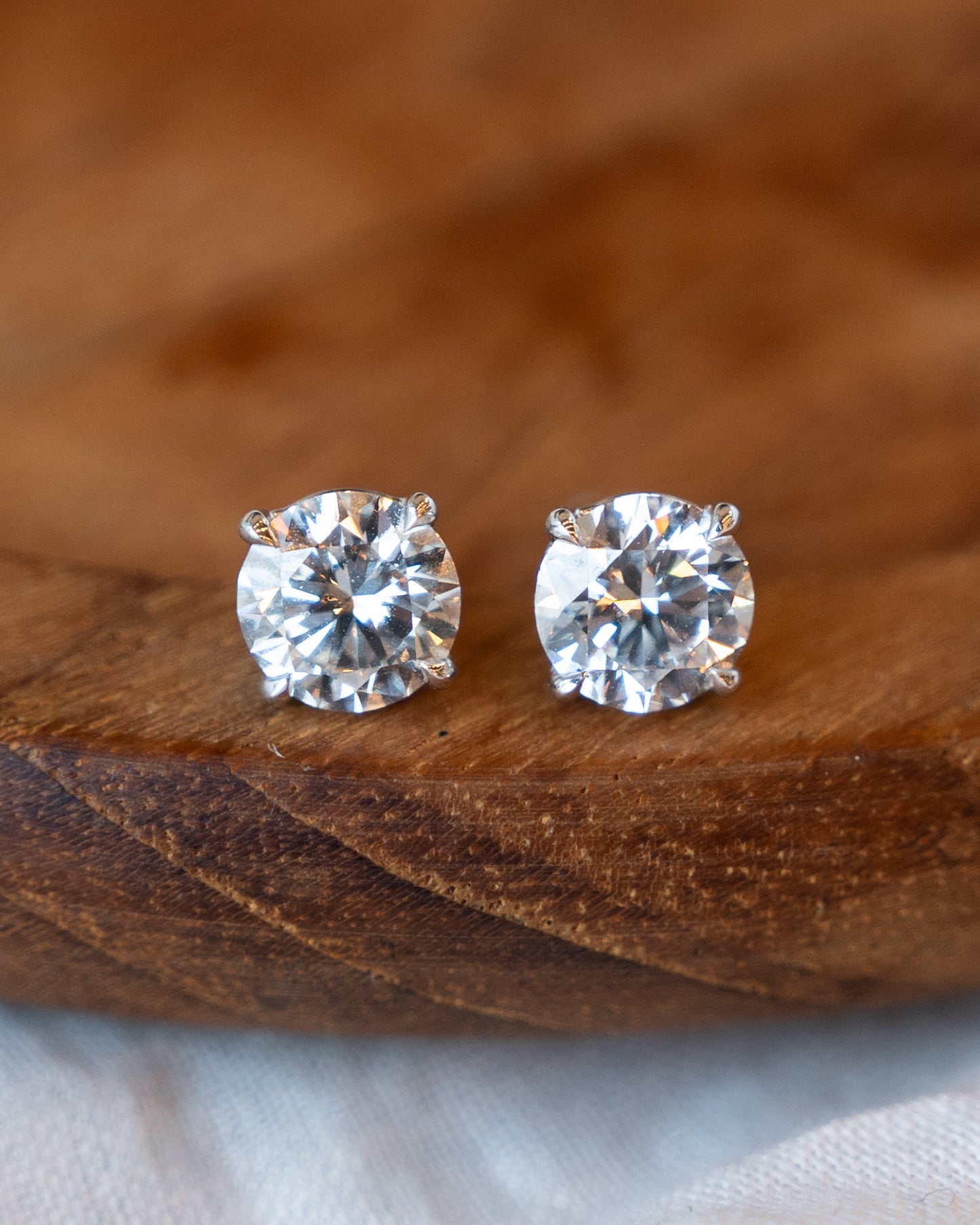 2.00 Diamond Stud Earrings 18k White Gold