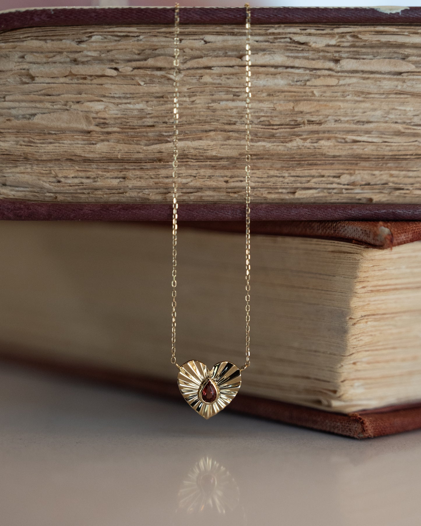 .10 Garnet Fluted Heart Pendant Necklace 14k