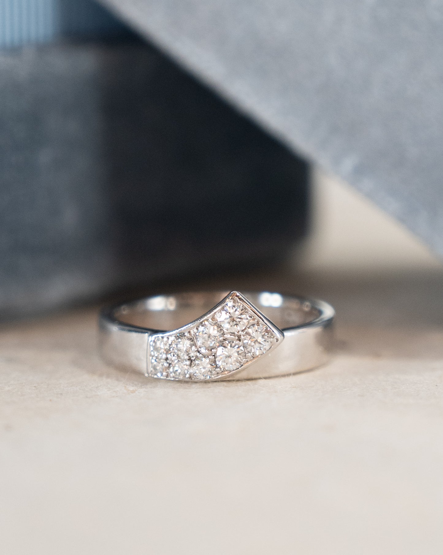 .30 Giertta Diamond Bypass Stacking ring 18k