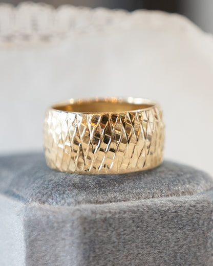 11mm Cross Hatch Textured Cigar Band in 14k Yellow Gold
