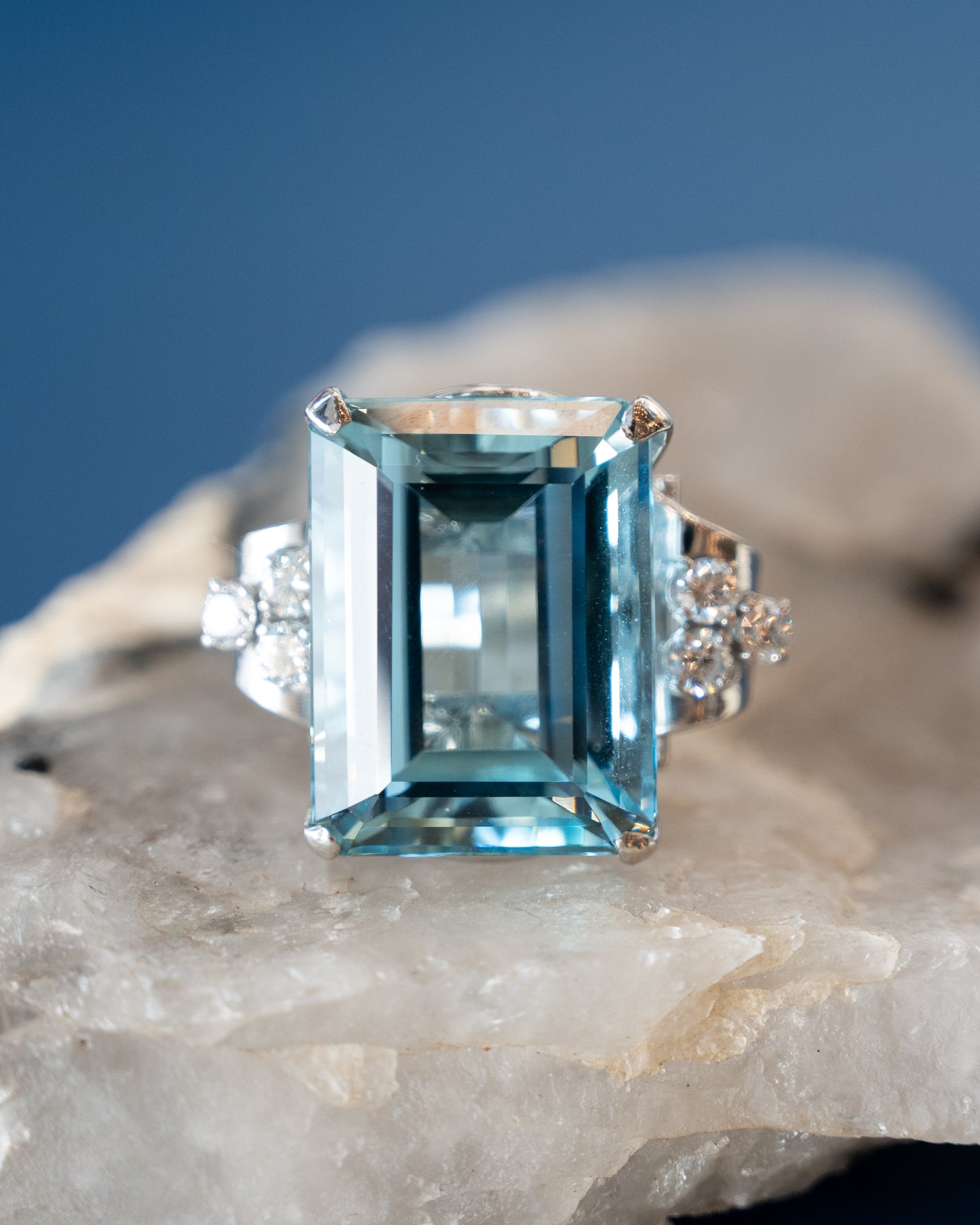 44.58 Vintage Mid-Century Aquamarine Cocktail Ring Platinum