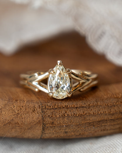 1.01 Pear Diamond Engagement Ring 14k Yellow Gold