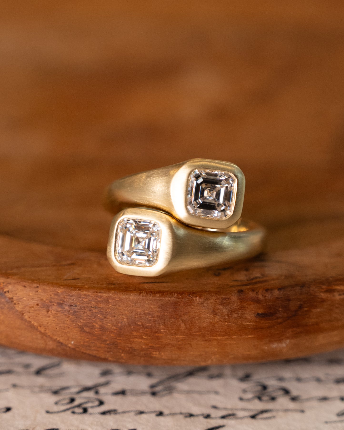 2 Carat Asscher Cut Diamond Passby Ring in 18k