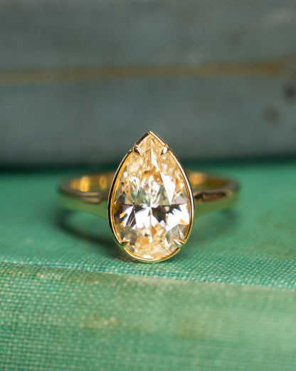 2.70 Pear Diamond Solitaire Engagement Ring 18k