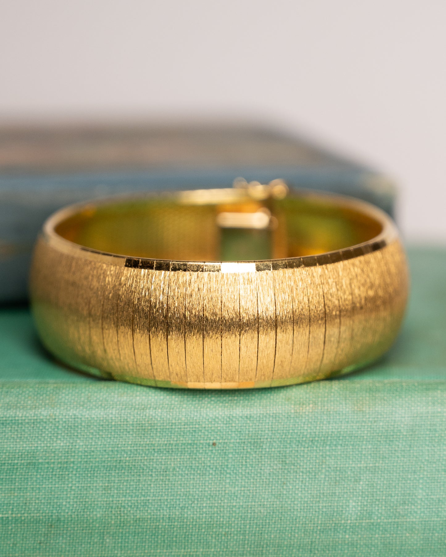 Segmented Line Statement Bracelet 18k Yellow Gold