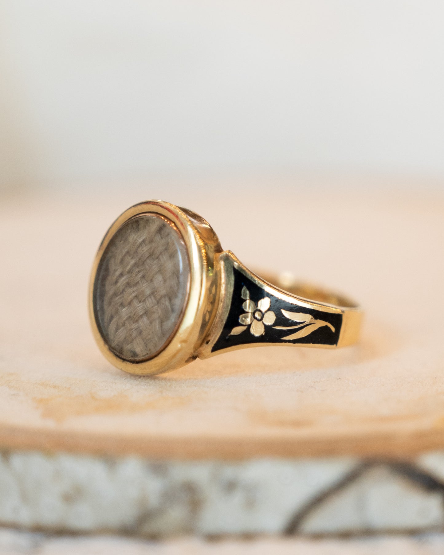 Antique Georgian Mourning Ring in 18k Yellow Gold