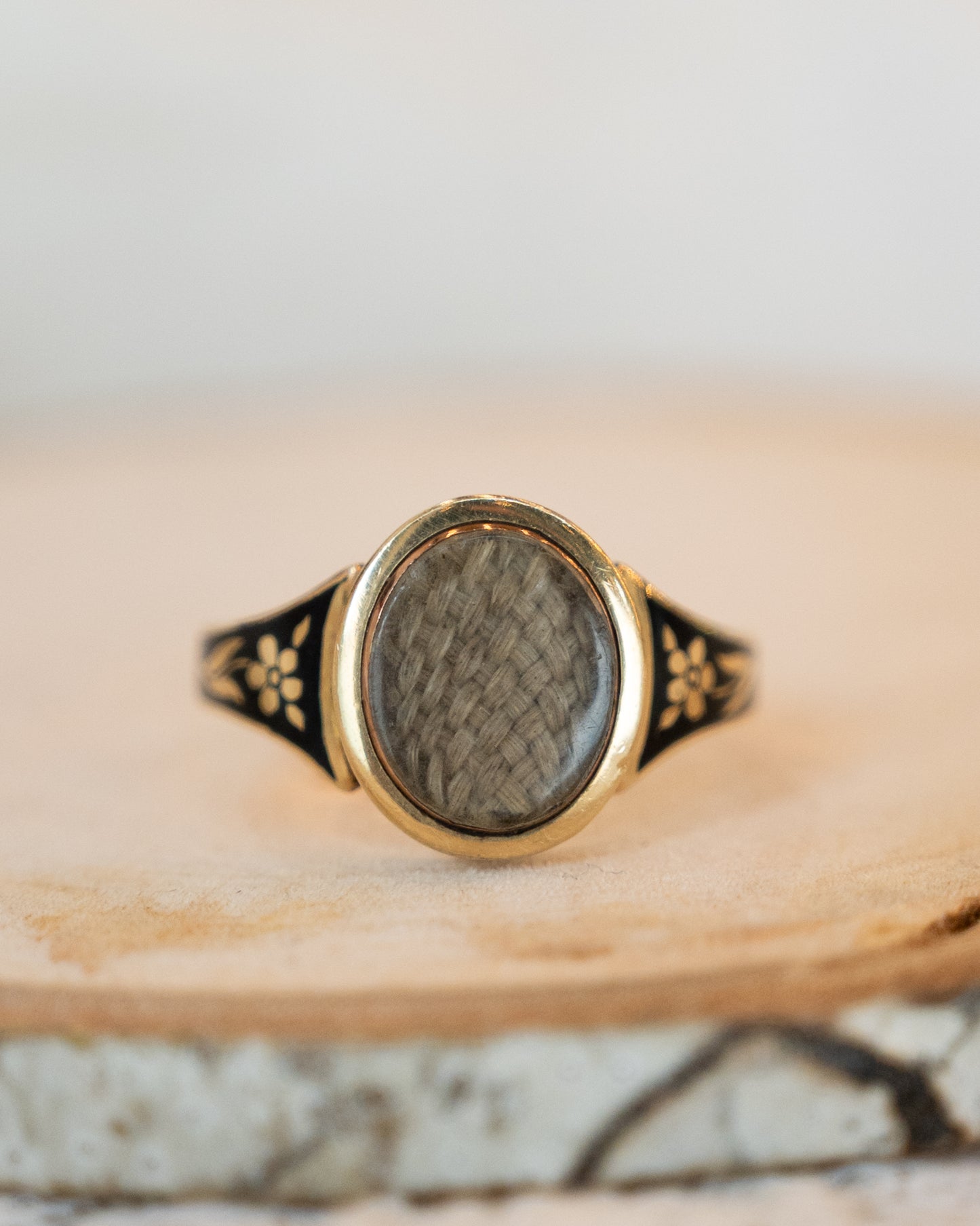 Antique Georgian Mourning Ring in 18k Yellow Gold