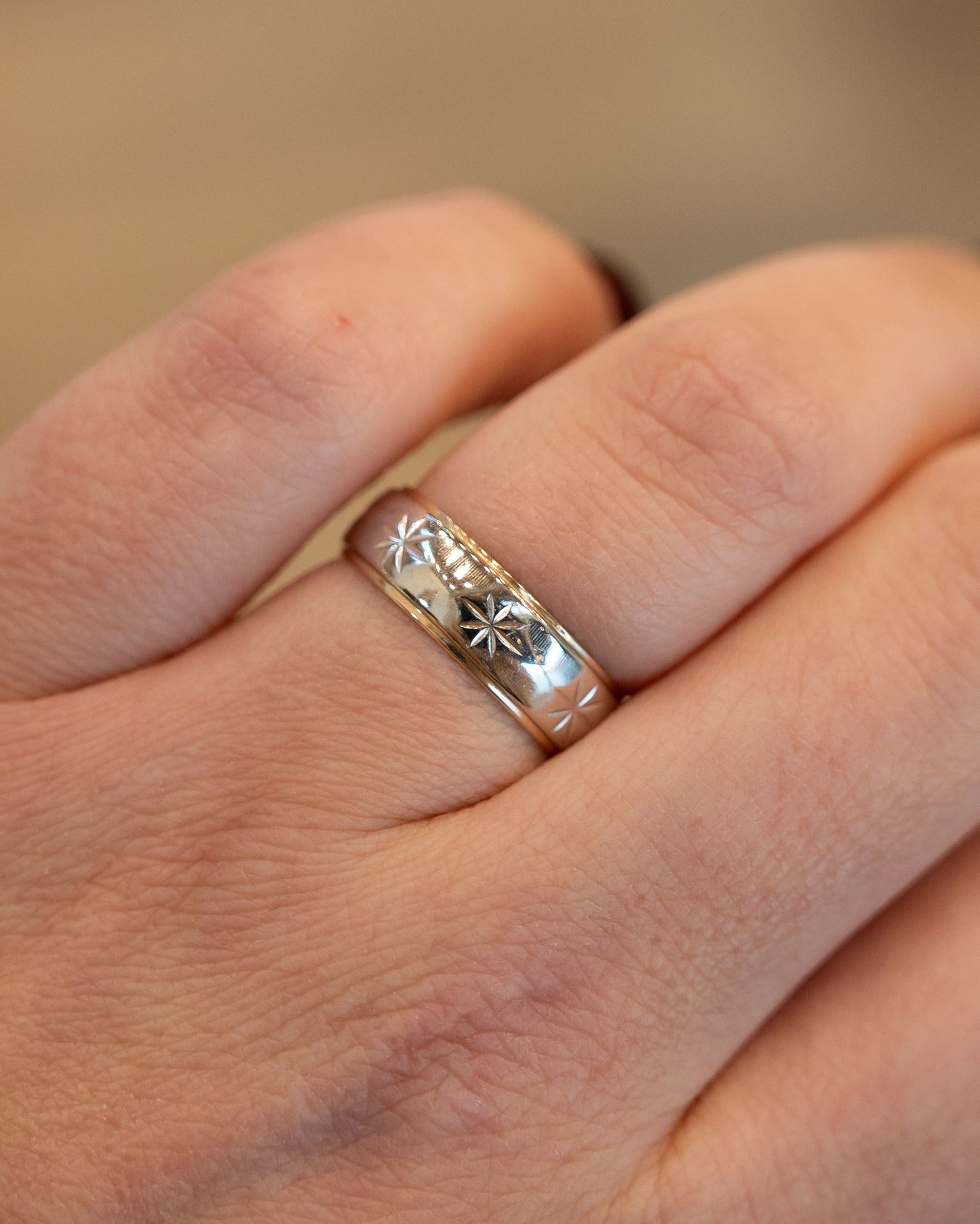 Mens Vintage Retro Star Two-Tone Wedding Band 14k