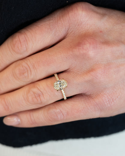 1.90 Oval Diamond Solitaire Engagement Ring 18k