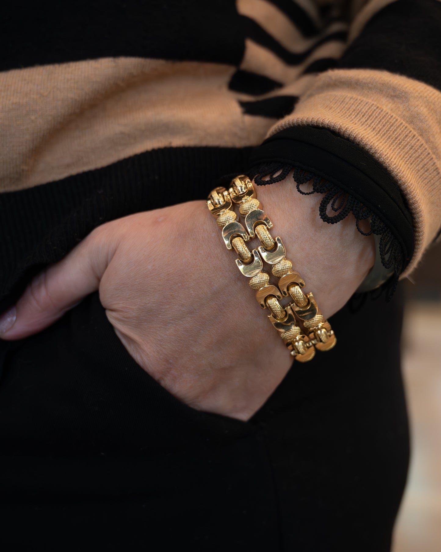 Vintage Retro Geometric Bracelet in 18k Yellow Gold