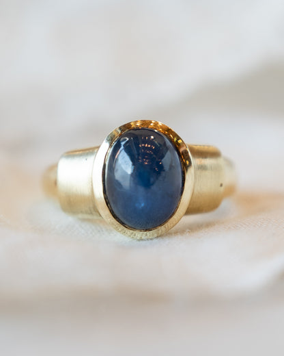 4.25 Oval Cabochon Star Sapphire Ring in 14k Yellow Gold