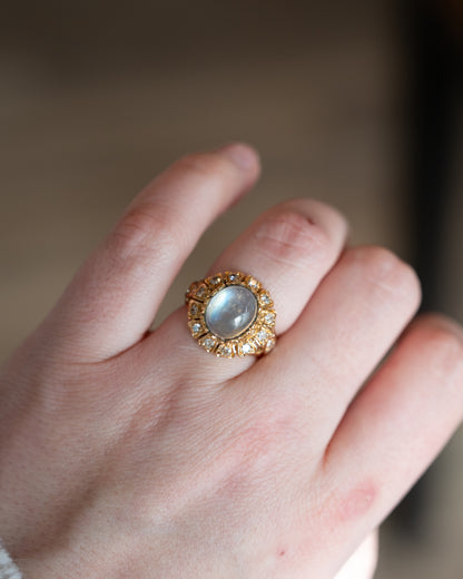 4.20 Vintage Moonstone Cocktail Ring 21k Yellow Gold