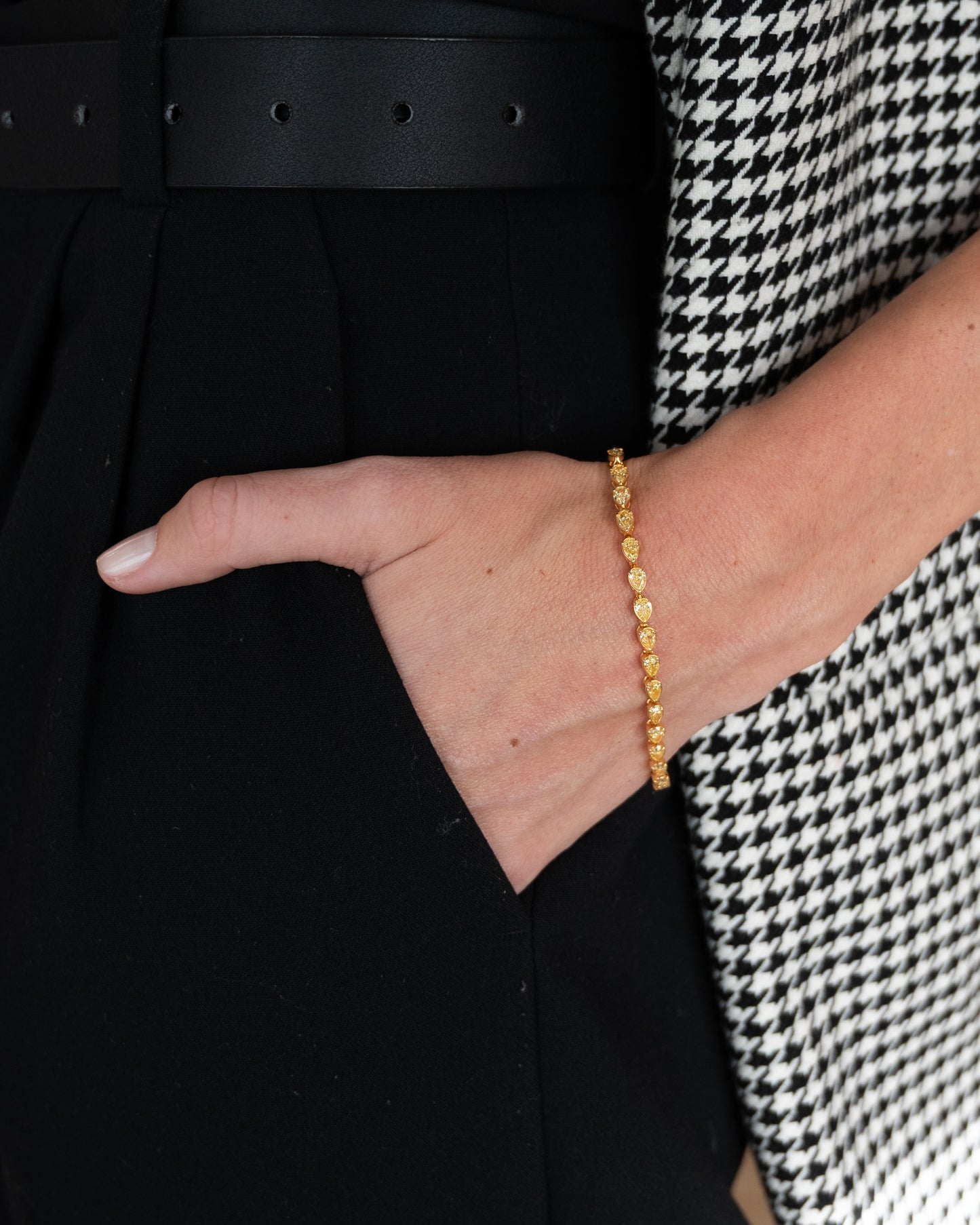 6.57 Fancy Intense Yellow Diamond Tennis Bracelet 18k