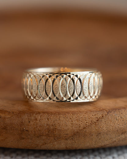 Mens Vintage Geometric Engraved Wedding Band 14k