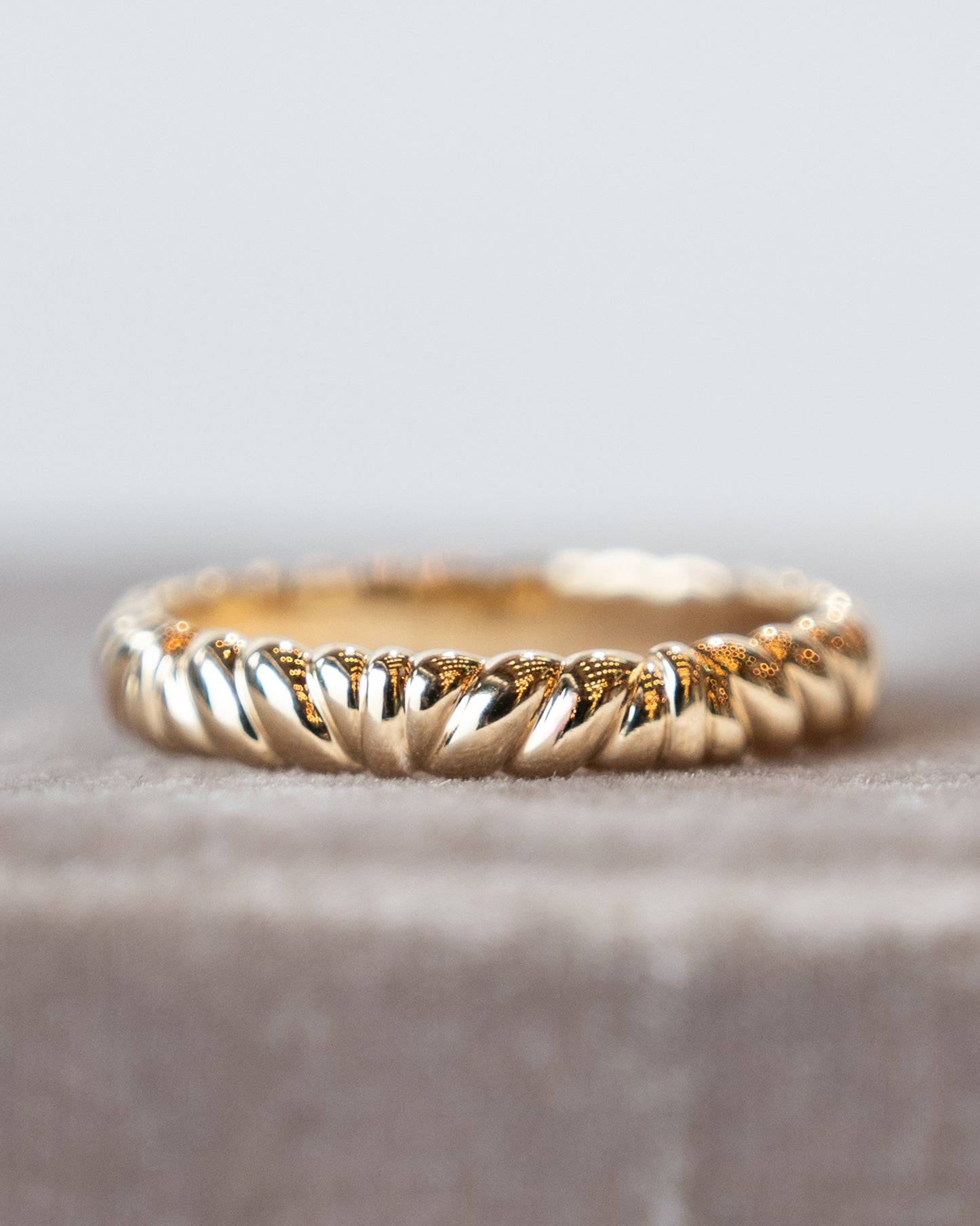 4mm Mens Ridged Rope Wedding Band in 14k