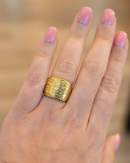 Organic Ridge Texture Statement Ring in 18k