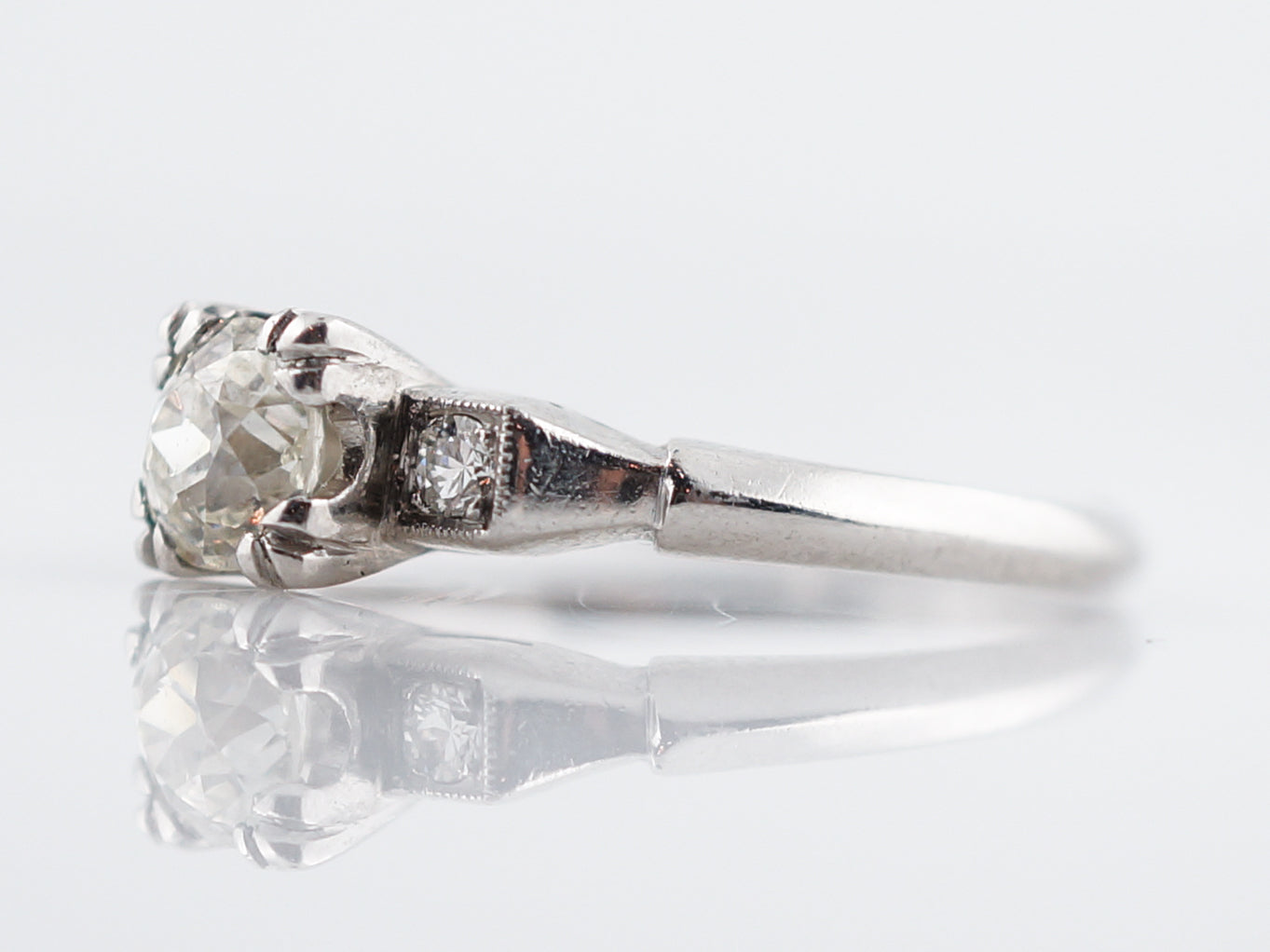 Beautiful Antique Engagement Ring Art Deco Diamond in Platinum