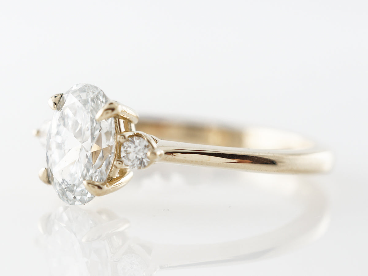 1 Carat Oval Diamond Engagement Ring in Yellow Gold
