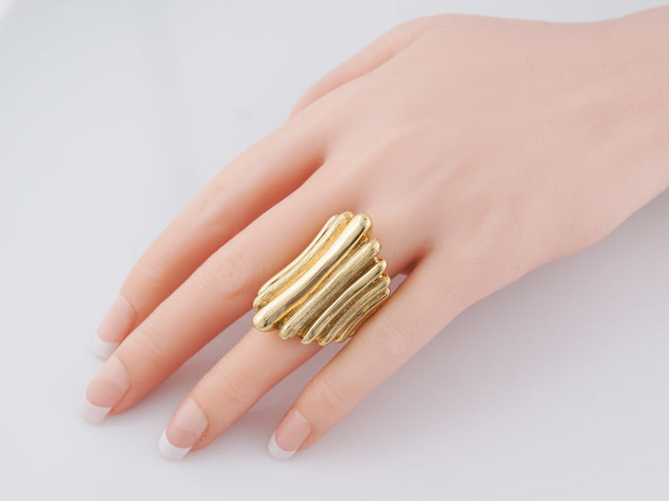 Vintage Right Hand Ring Mid-Century in 18k Yellow Gold