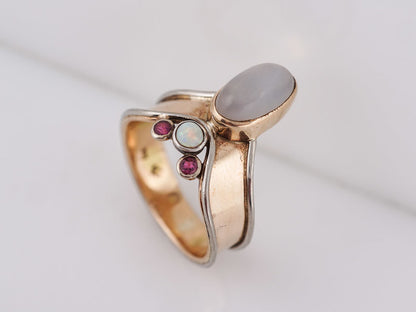 Modern Right Hand Ring 2.02ct Cabochon Cut Moonstone in 14k Yellow Gold