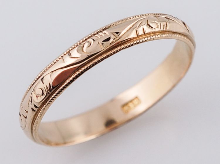 Antique Wedding Band Art Deco Engraved in 18k Yellow GoldComposition: Platinum Total Gram Weight: 2.88 g