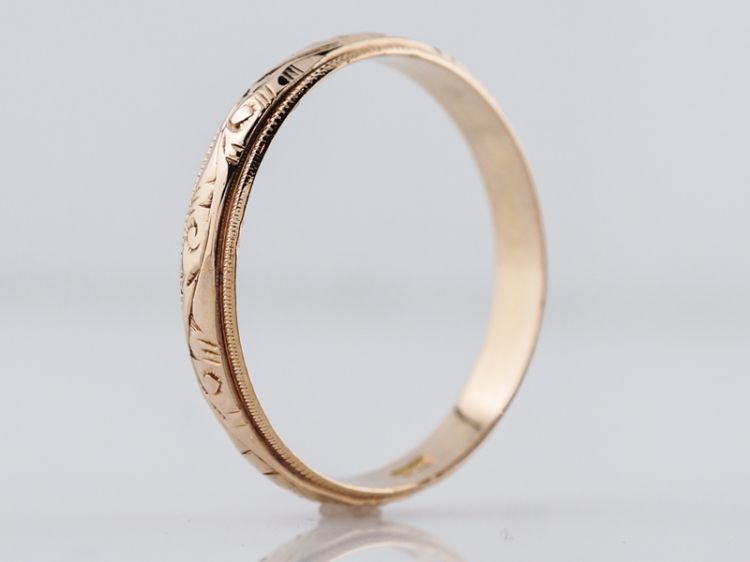 Antique Wedding Band Art Deco Engraved in 18k Yellow GoldComposition: Platinum Total Gram Weight: 2.88 g
