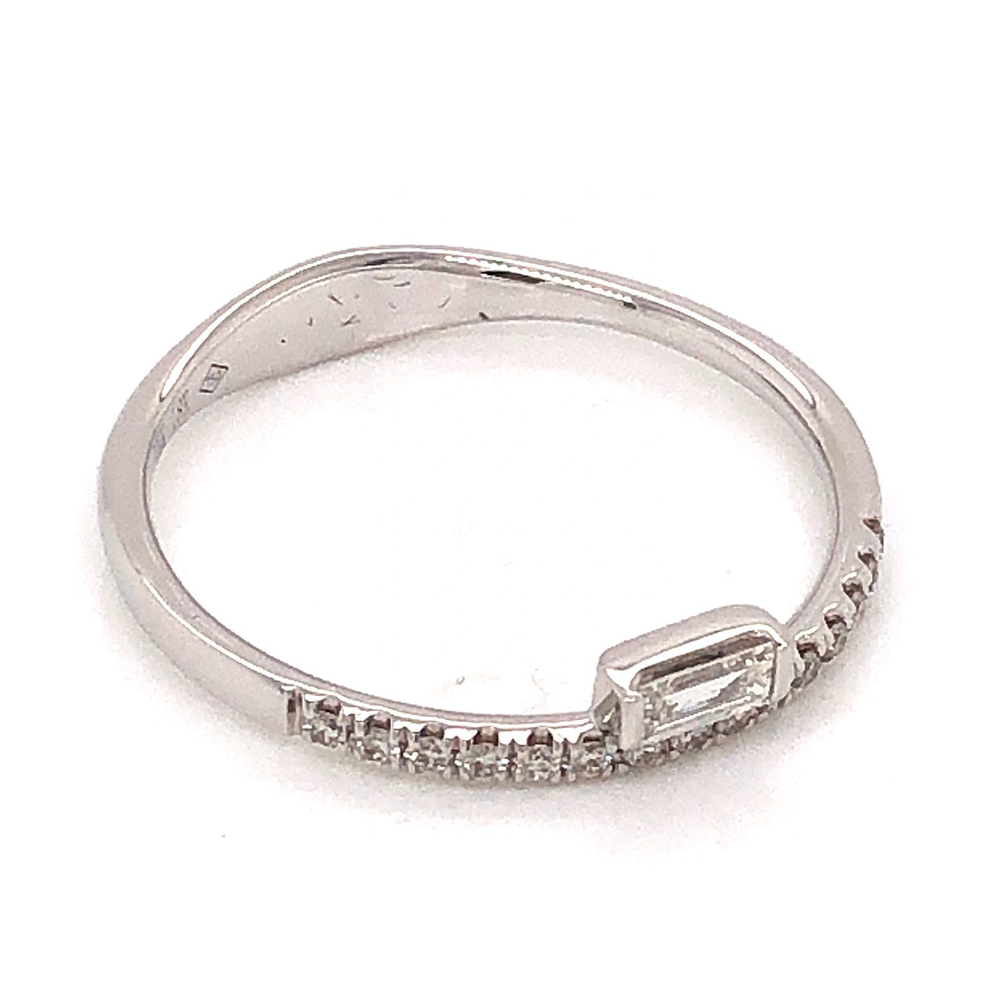 Solitaire Baguette Diamond Wedding Band in 18k White Gold