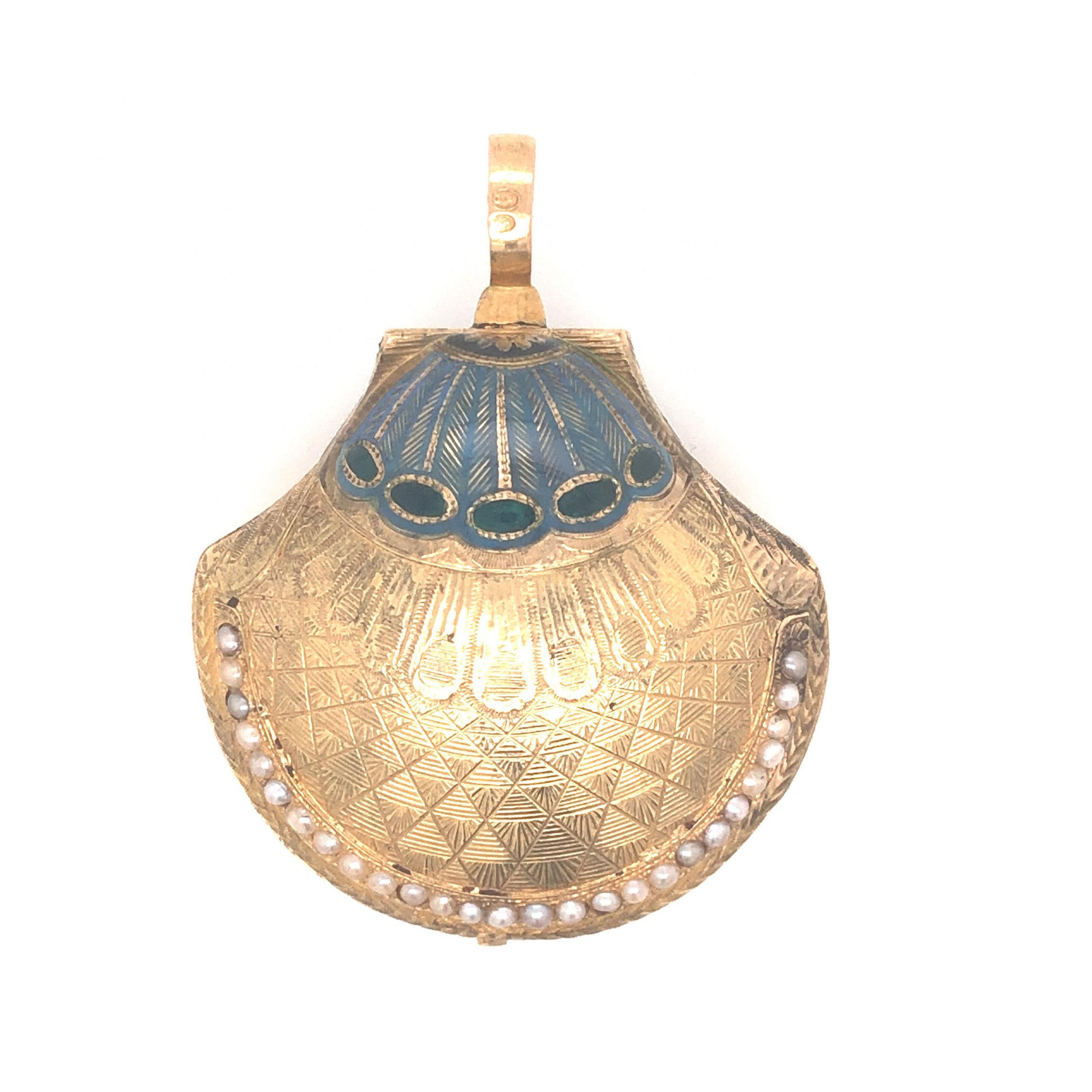 Art Nouveau Pearl Shell Pendant in 18k Yellow Gold