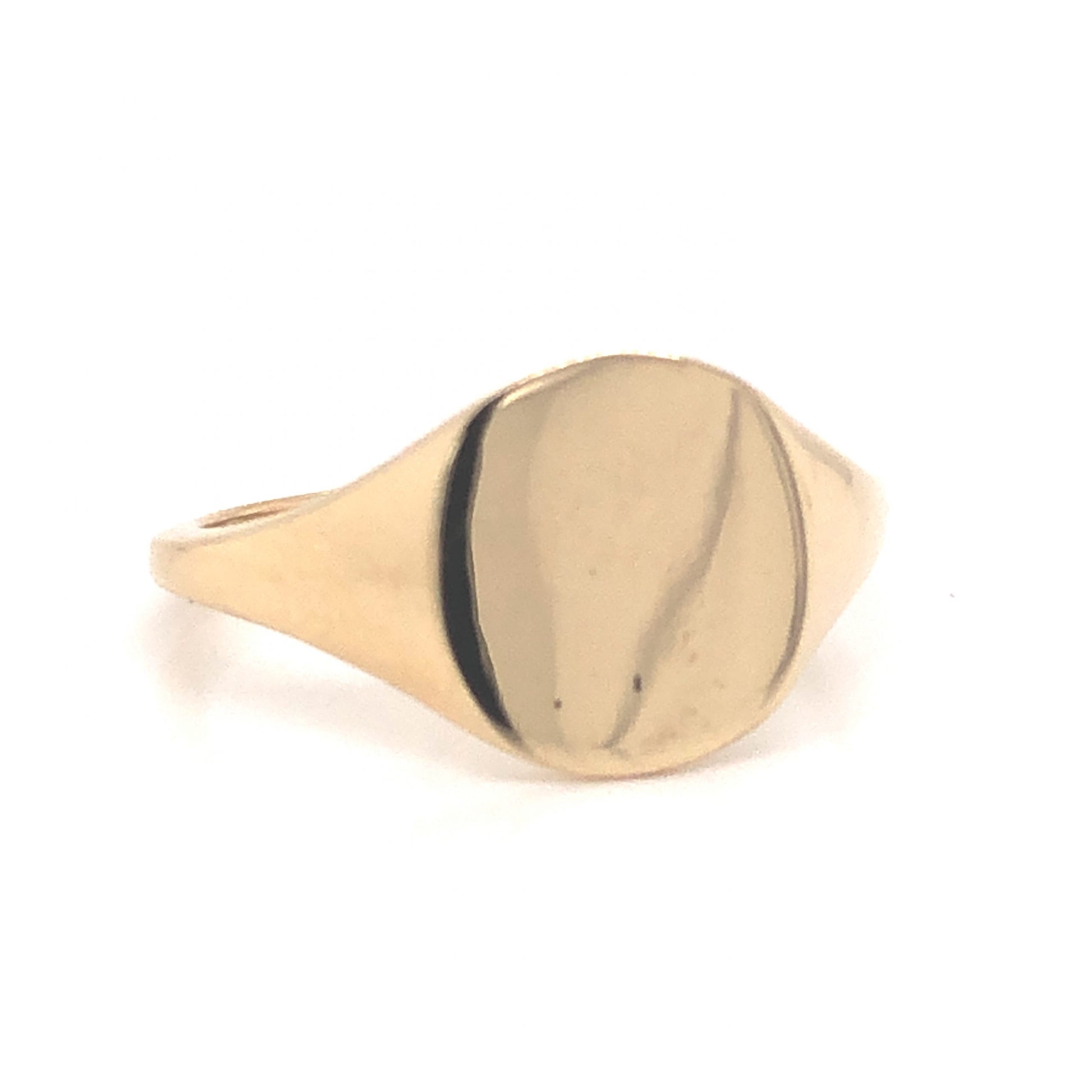 Modern Oval Signet Ring in 14k Yellow GoldComposition: Platinum Ring Size: 7 Total Gram Weight: 4.2 g Inscription: 14k
      
