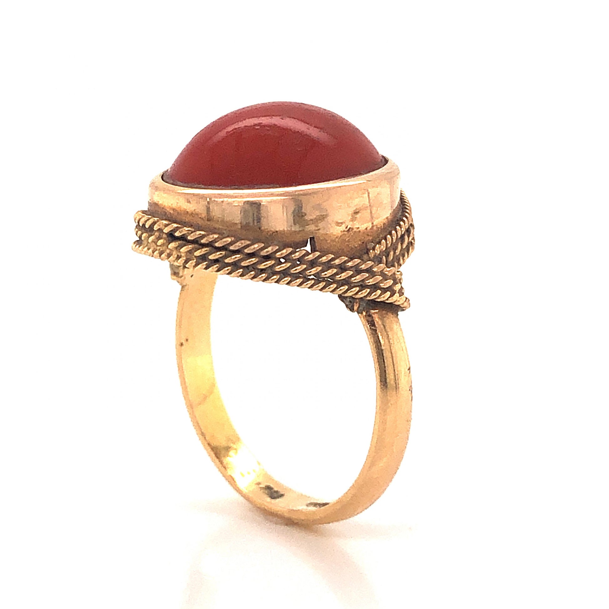 Mid-Century Coral Cocktail Ring in 18k Yellow GoldComposition: Platinum Ring Size: 6.5 Total Gram Weight: 5.5 g Inscription: 750 165VA
      