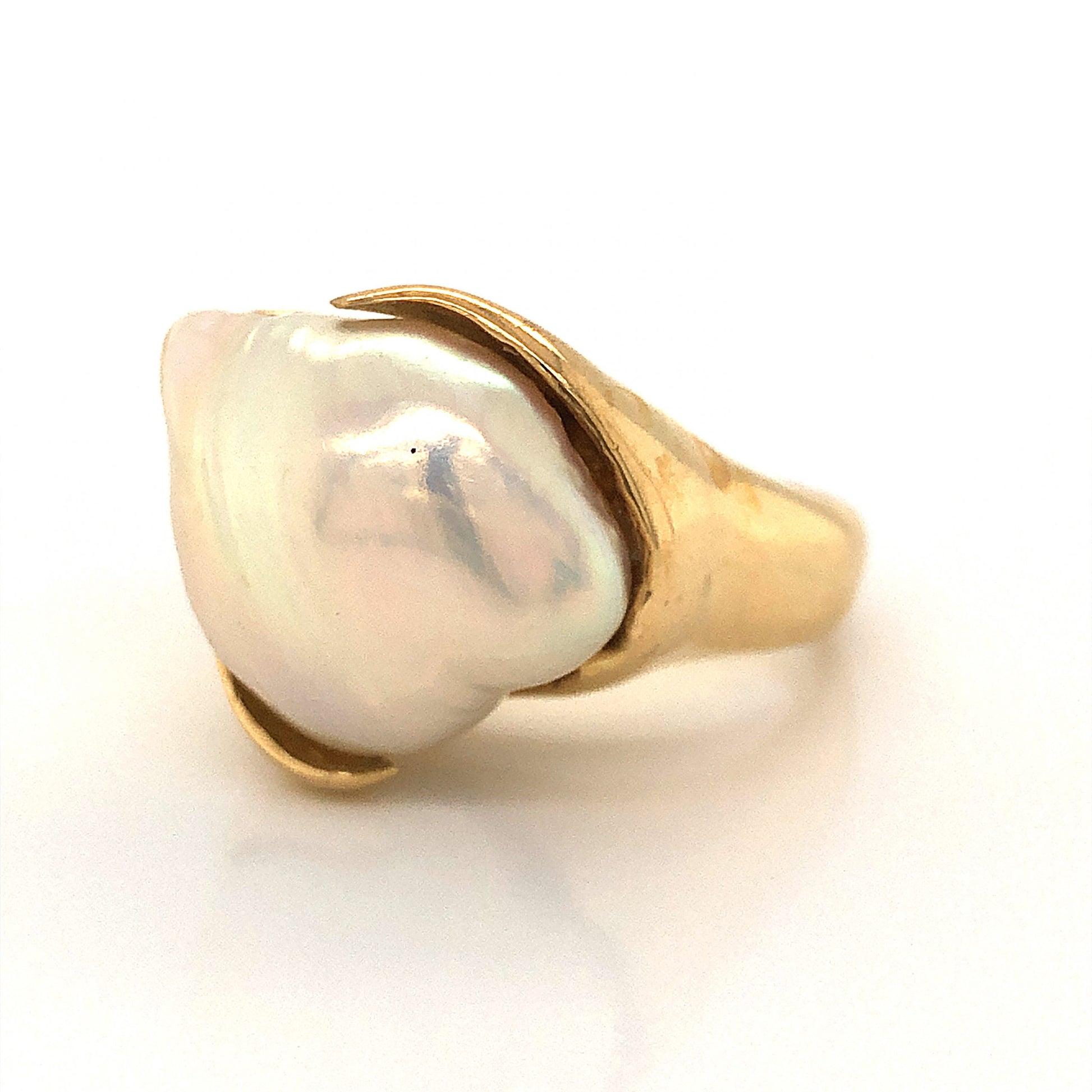 Baroque Pearl Cocktail Ring 18k Yellow GoldComposition: 18 Karat Yellow Gold Ring Size: 6.75 Total Gram Weight: 19.9 g Inscription: 18k
      