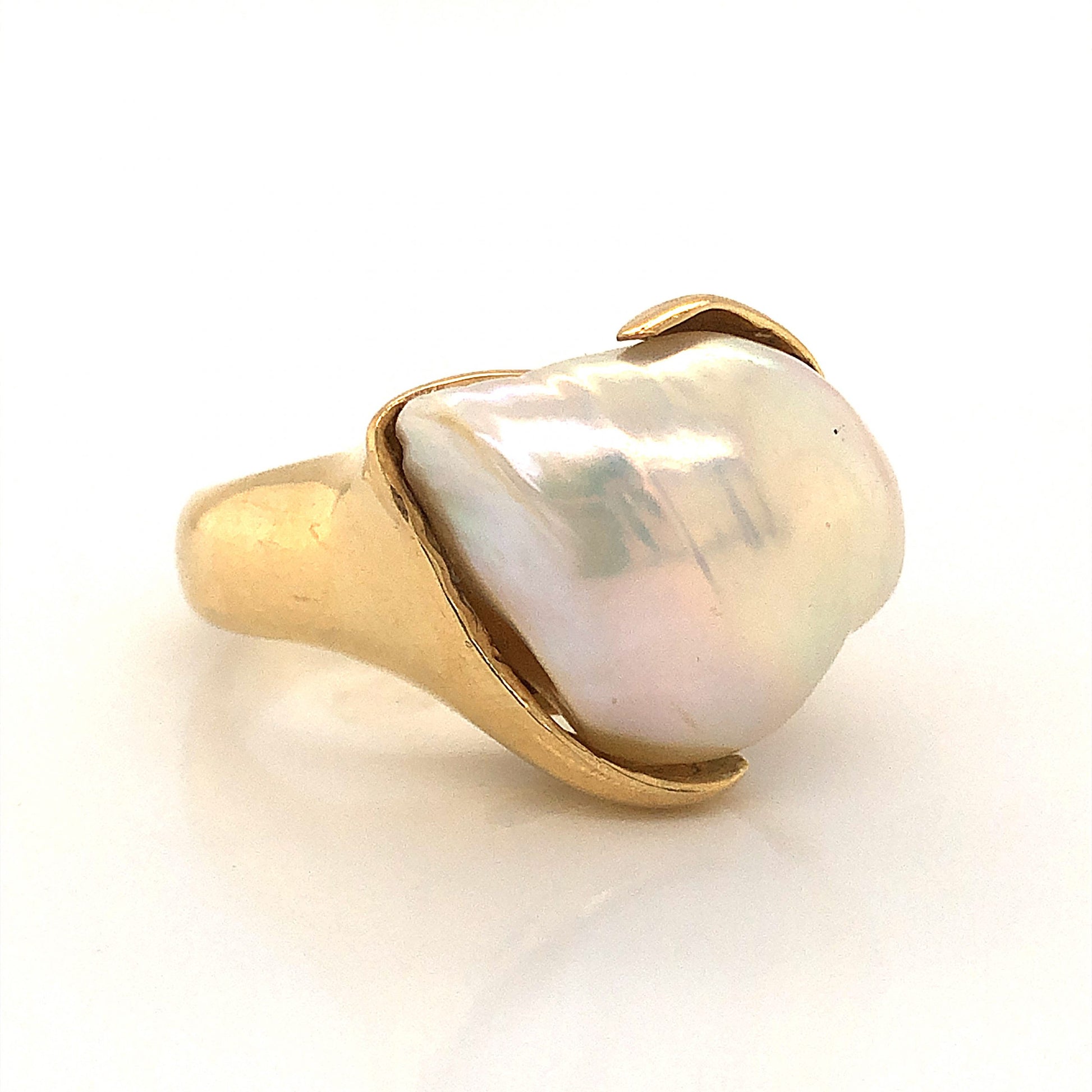 Baroque Pearl Cocktail Ring 18k Yellow GoldComposition: 18 Karat Yellow Gold Ring Size: 6.75 Total Gram Weight: 19.9 g Inscription: 18k
      