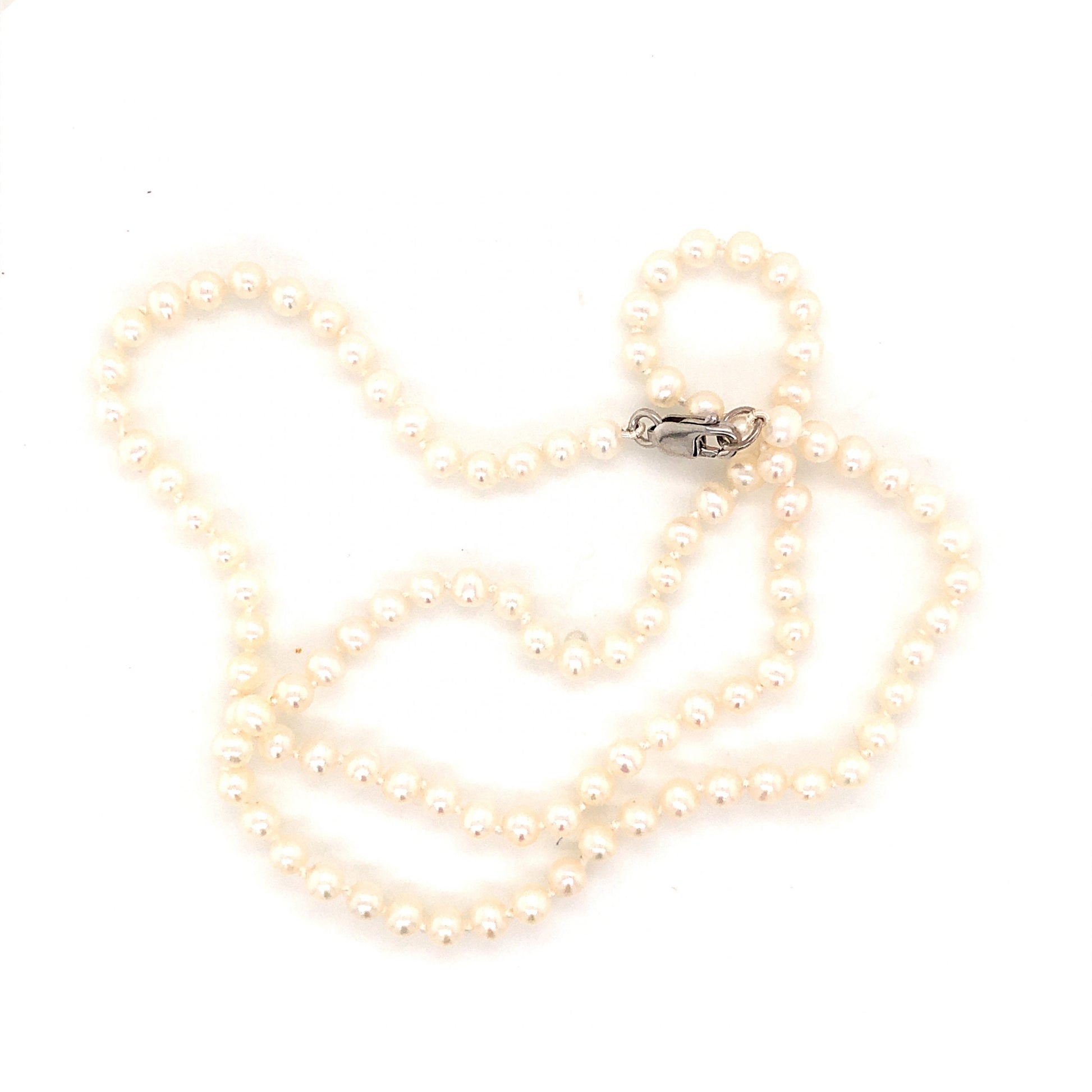 16 Inch Pearl Necklace w/ 14k White Gold ClaspComposition: 14 Karat White Gold Total Gram Weight: 6.3 g Inscription: 585
      