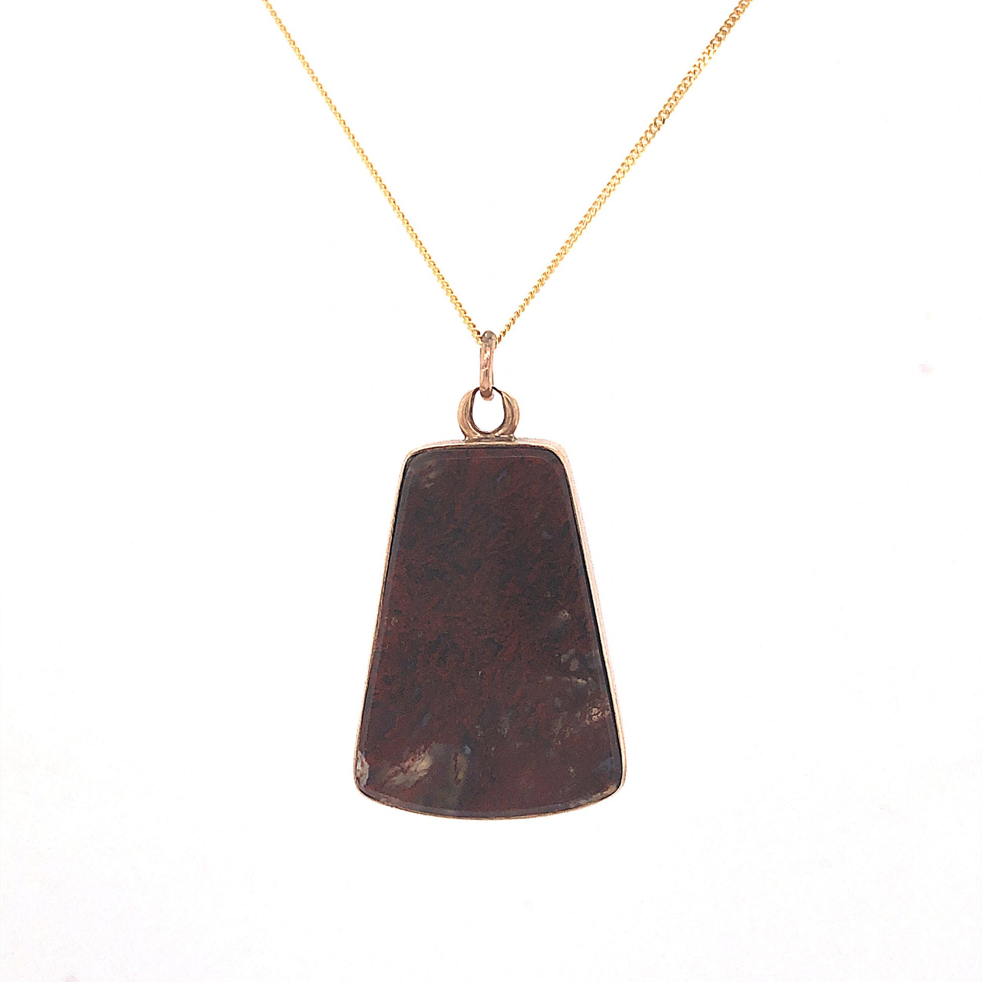 Victorian Bloodstone Slab Pendant Necklace in 14k Yellow GoldComposition: 14 Karat Yellow Gold Total Gram Weight: 11.0 g Inscription: 14k
      