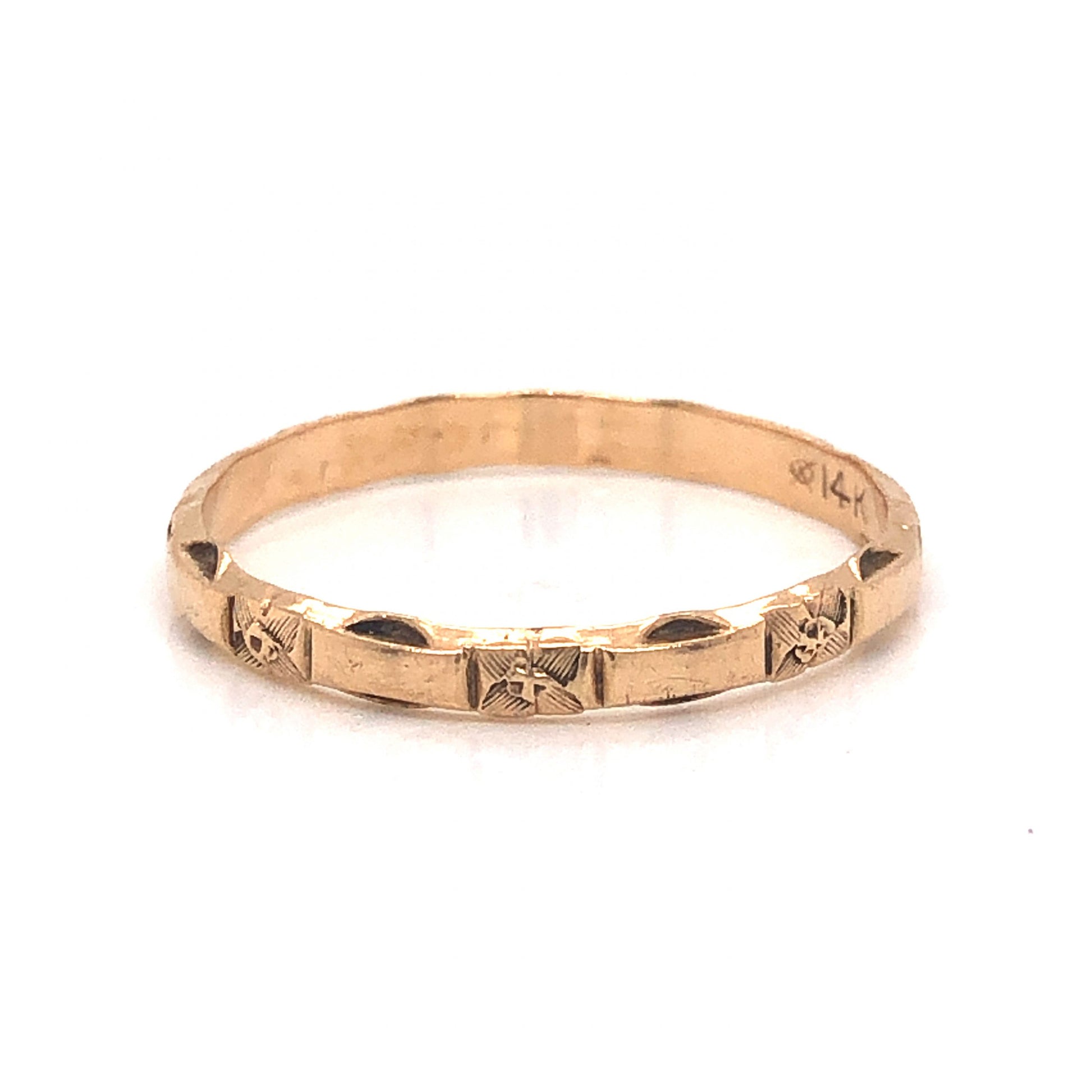 Antique Engraved Orange Blossom Wedding Band in 14k Yellow GoldComposition: 14 Karat Yellow Gold Ring Size: 7 Total Gram Weight: 1.3 g Inscription: 14k
      