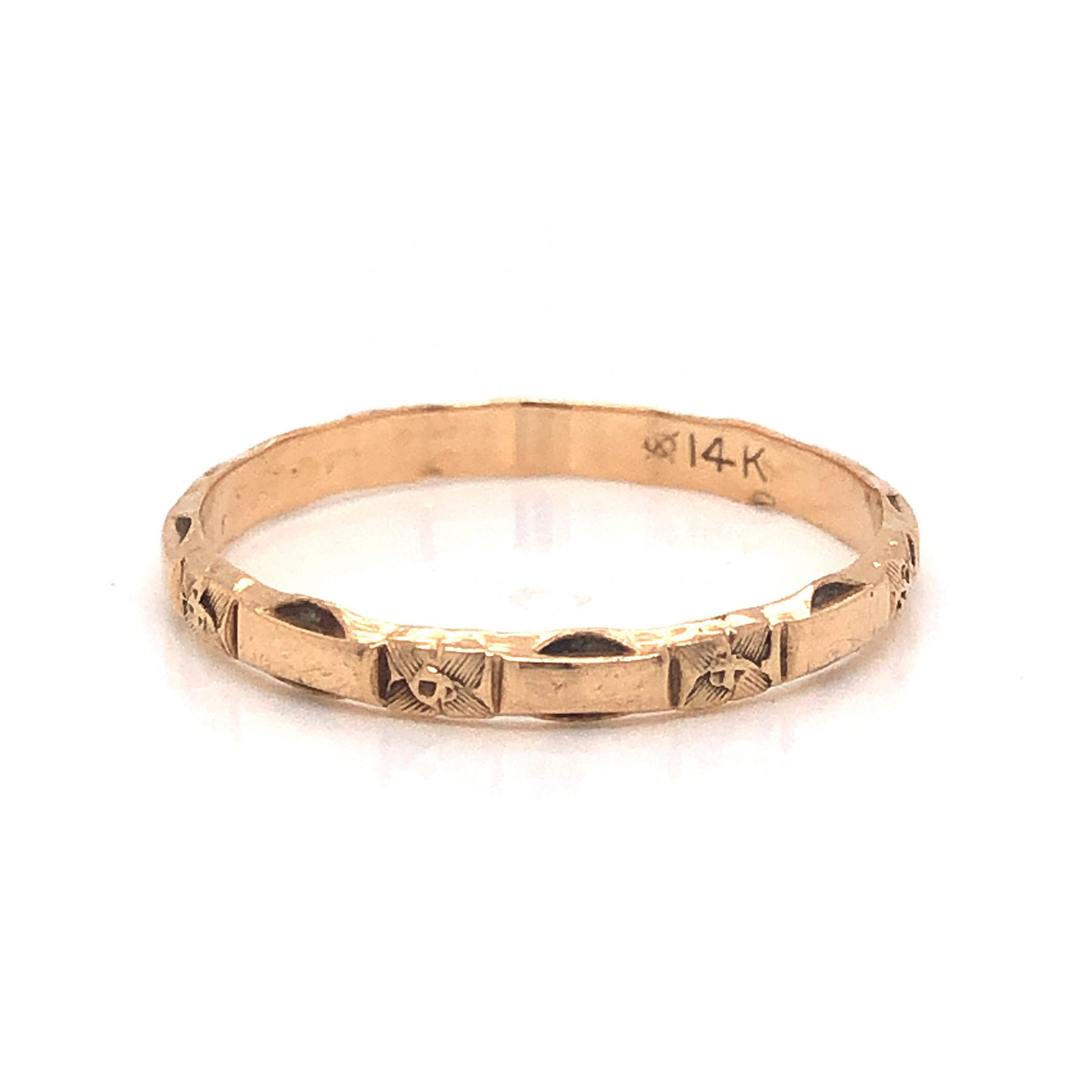 Antique Engraved Orange Blossom Wedding Band in 14k Yellow GoldComposition: 14 Karat Yellow Gold Ring Size: 7 Total Gram Weight: 1.3 g Inscription: 14k
      