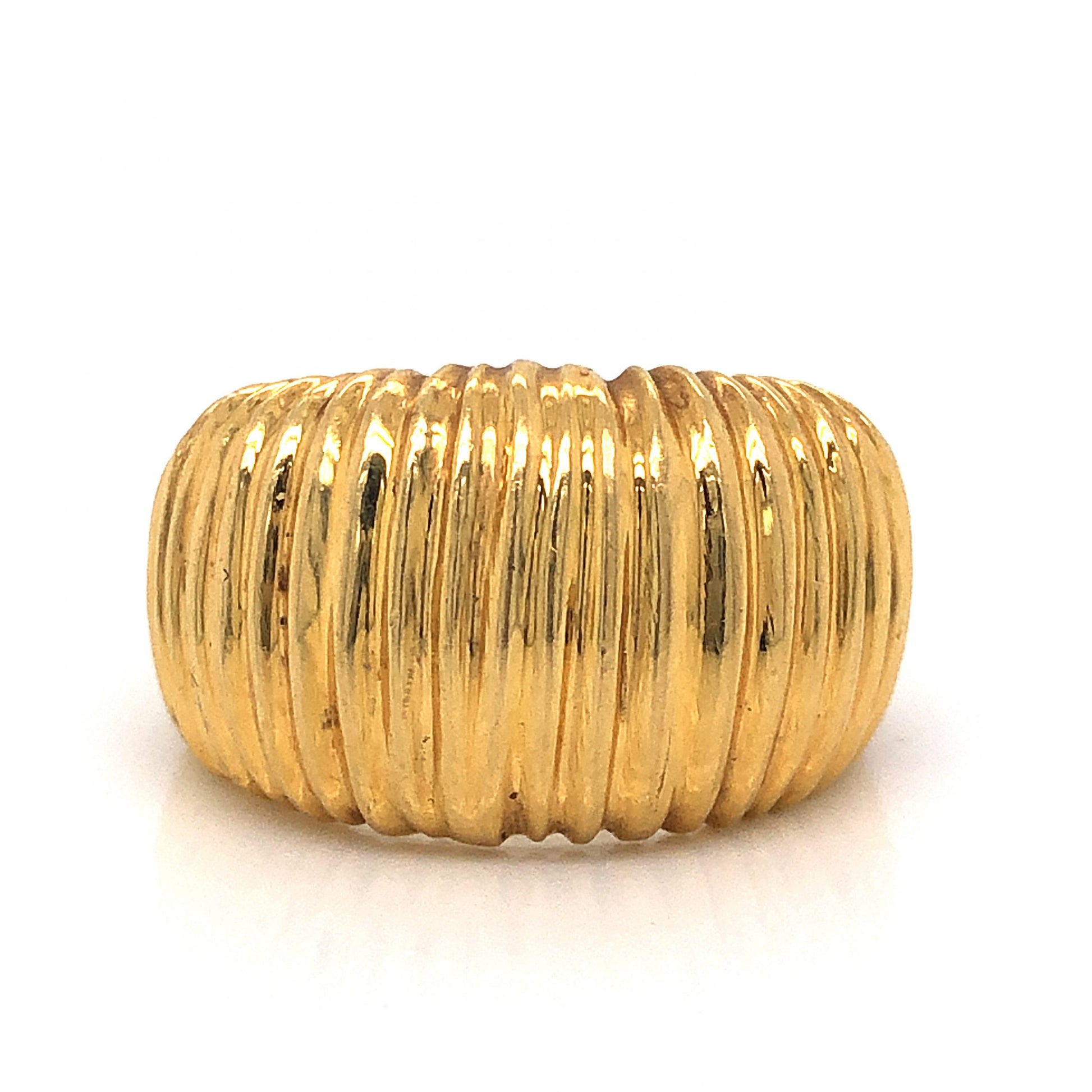 Textured Statement Ring in 18k Yellow GoldComposition: 18 Karat Yellow Gold Ring Size: 7 Total Gram Weight: 8.0 g Inscription: 750 1183
      
